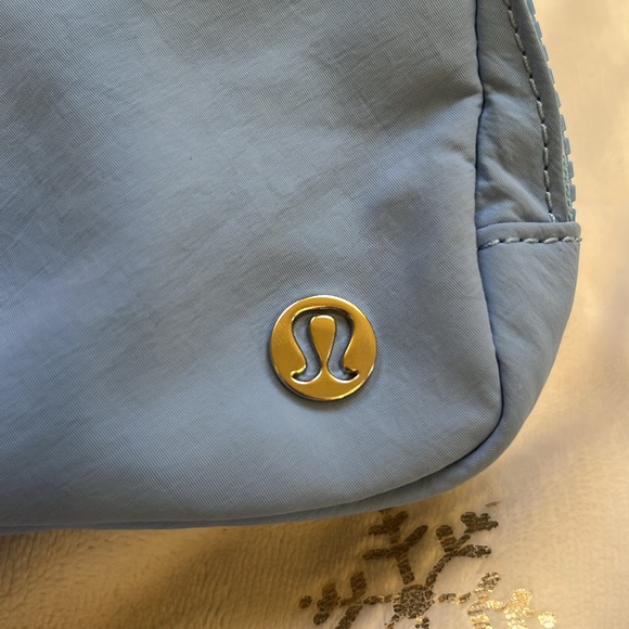Lululemon - Everywhere Belt Bag 1L - Picture 2 of 7